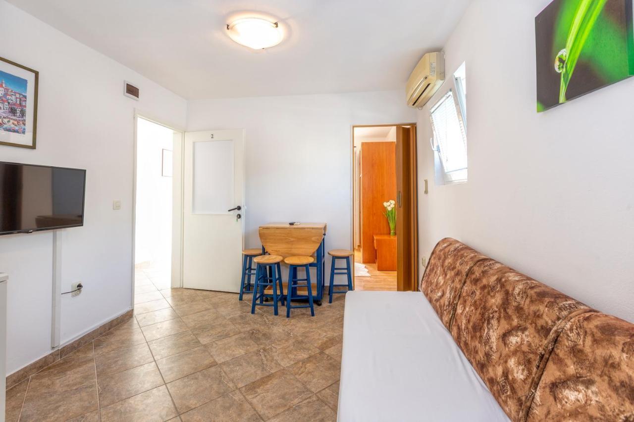 Apartmani Luky Karlobag Exterior foto